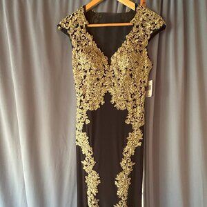 NEW Betsy & Adam Black Embroidered black and gold Mermaid Formal Dress